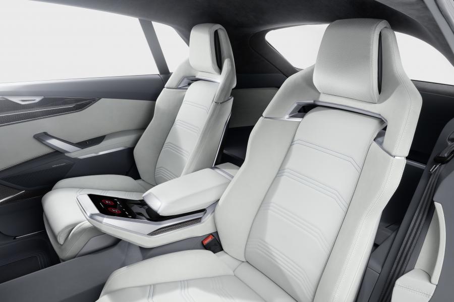 Интерьер Audi Q8 Concept 2017 года  (фото 15 из 46)